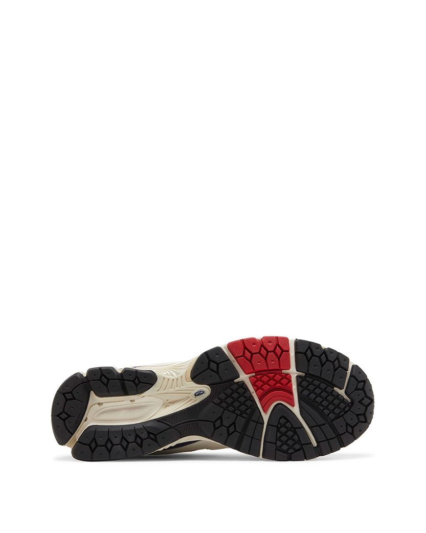 New Balance 2002R Team Red Navy Pouch M2002RVE